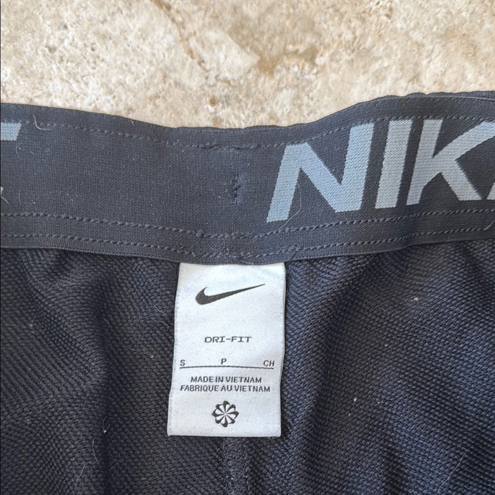 Nike Black Joggers with Tapered Fit and Elastic Waistband - Picture 2 of 4